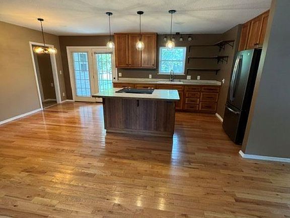 4th image of 217 Kingswood Blvd