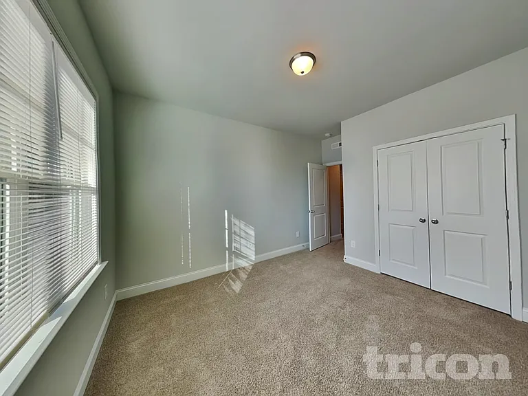 165 Lynnridge Dr — Photo 13