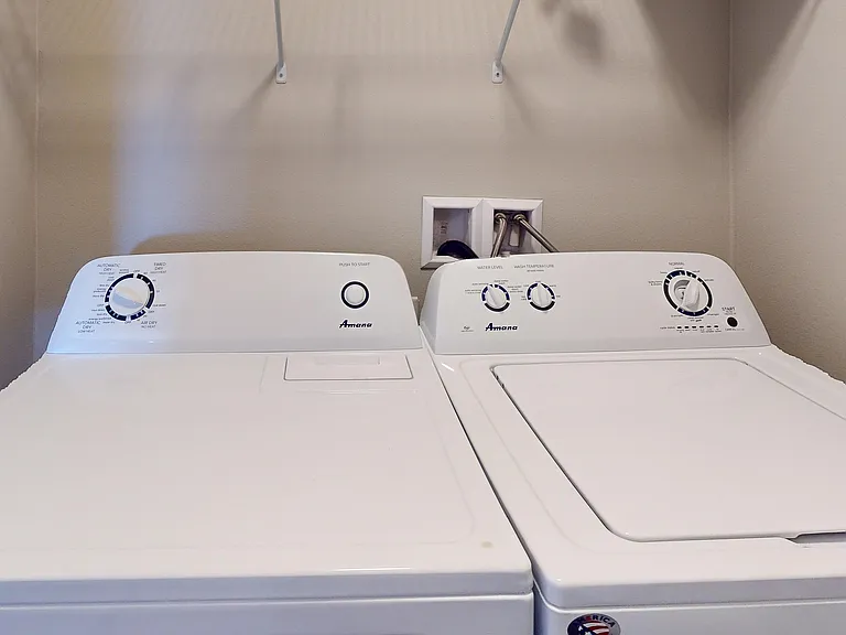 All apartments and townhomes at Park 88 include a full-size washer and dryer.