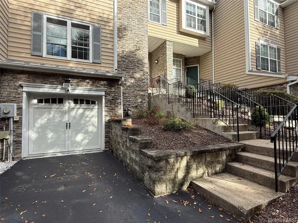797 Huntington Drive, Fishkill, NY 12524