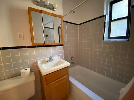 Rented by Contact Realty | media 7