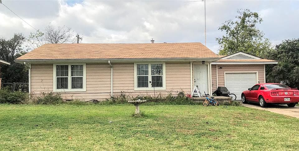 1st image of 422 Live Oak Ln