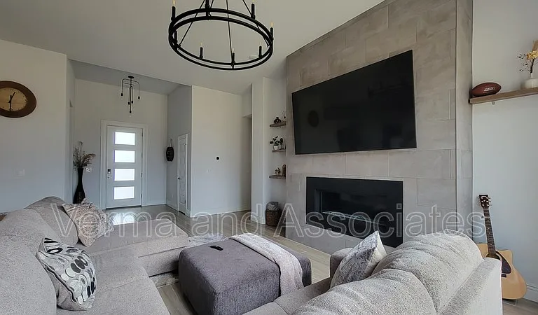 1890 Sunrise Cir — Photo 3