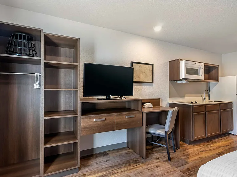 Studio Suite - 1 Queen Bed