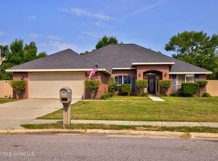160 Saltmeadow Cir, Ocean Springs, MS 39564