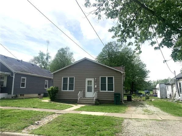 507 N Poplar St, Pana, IL 62557