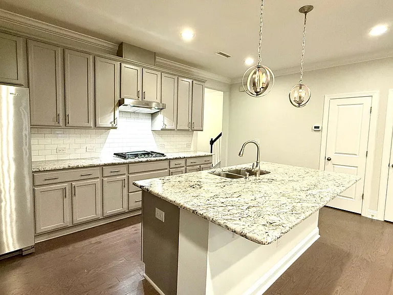 1037 Lakebrink Dr — Photo 5