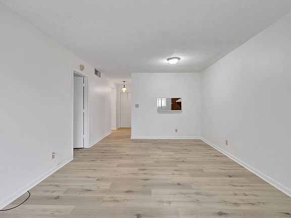 5th image of 8400 Lagos De Campo Boulevard #308