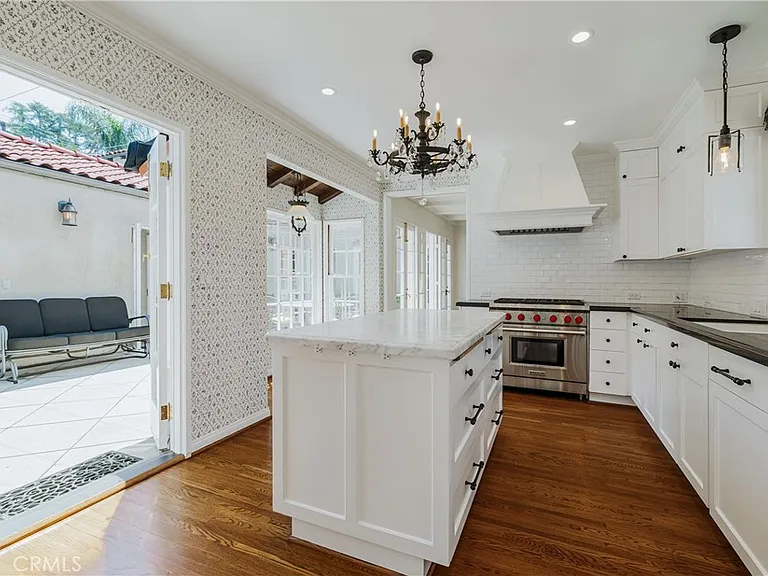 1243 Rossmoyne Ave — Photo 15