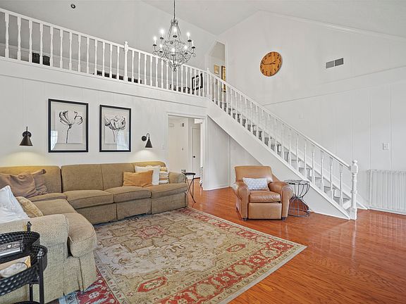 4th image of 7080 Woodridge Ln