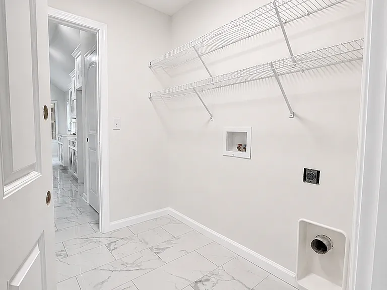 705 Evanwood Dr — Photo 3