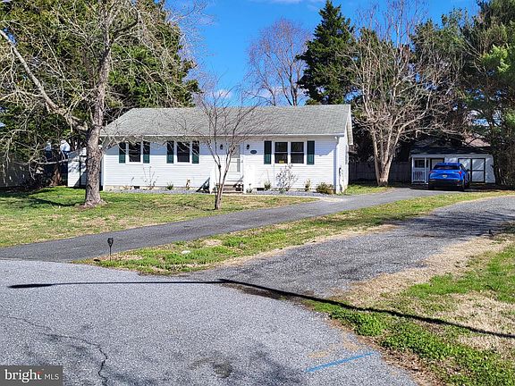 3rd image of 101 Oak St