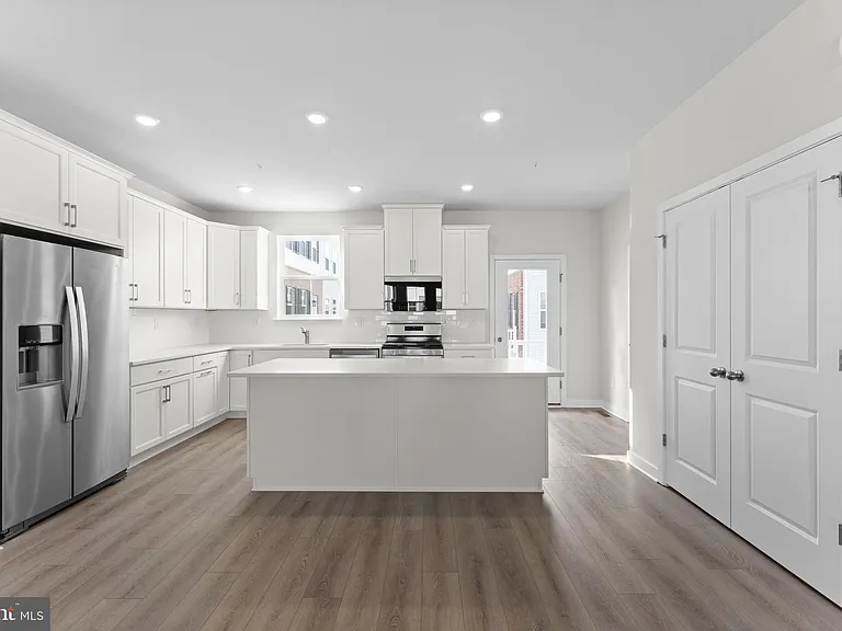 56 Continental Way — Photo 9
