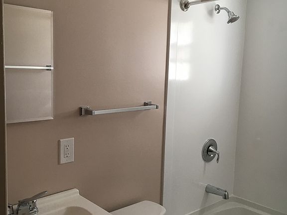 4th image of 1900 Wooster Rd APT 1