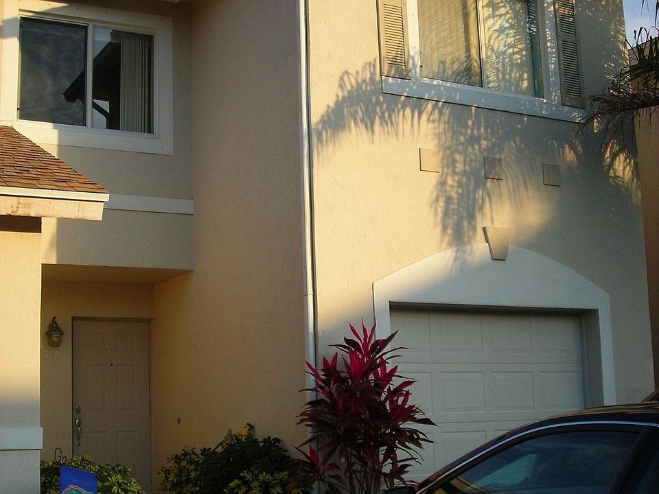 1st image of 719 NW 42nd Pl
