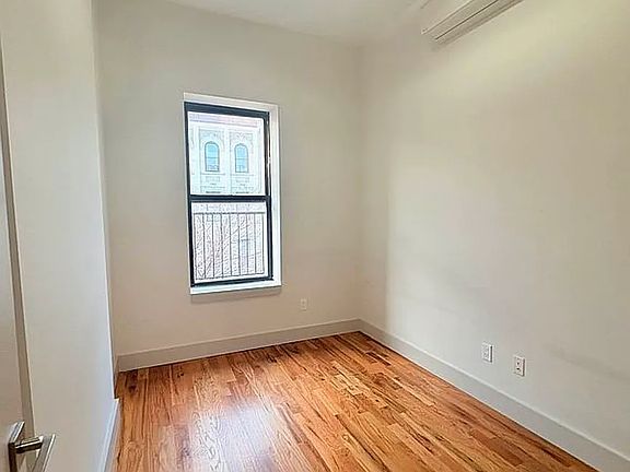 4th image of 1300 Halsey St #2B