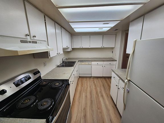 4th image of 700 140th Ave SE #736