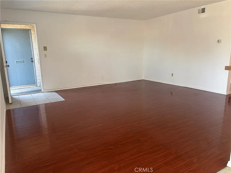 1439 Jellick Ave #B — Photo 3