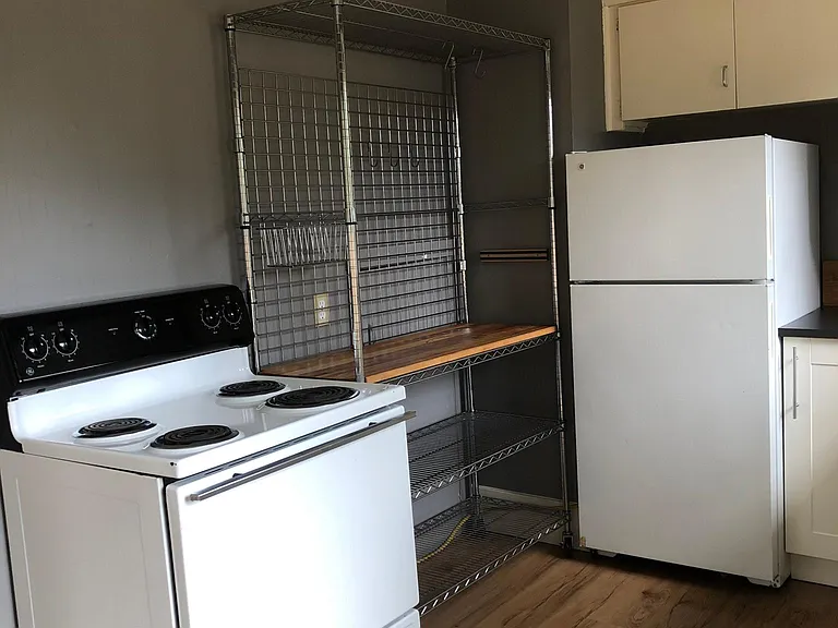 Eat-in kitchen