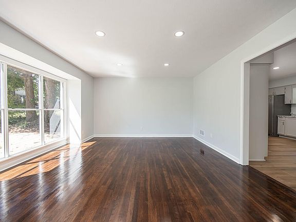 3rd image of 5238 Verdun Ct