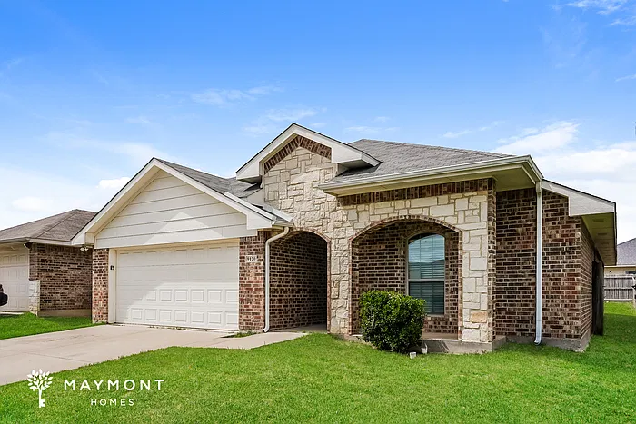 4 bed, 2.0 bath, 1705 sqft, $1,970 — Photo 2