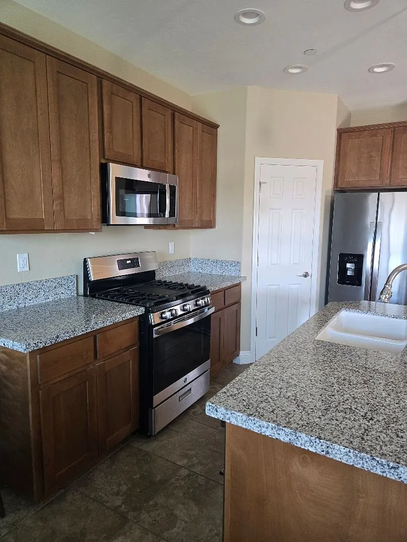 Home Fo Rent — Photo 3