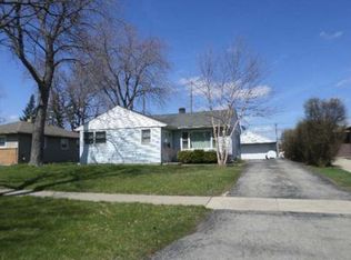 3304 Peacock Ln, Rolling Meadows, IL 60008