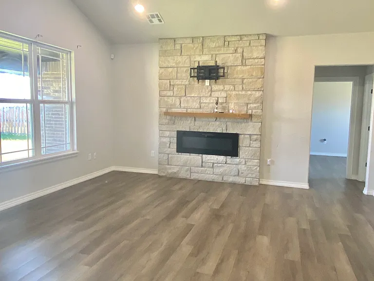 210 Meadowlark Ln — Photo 3