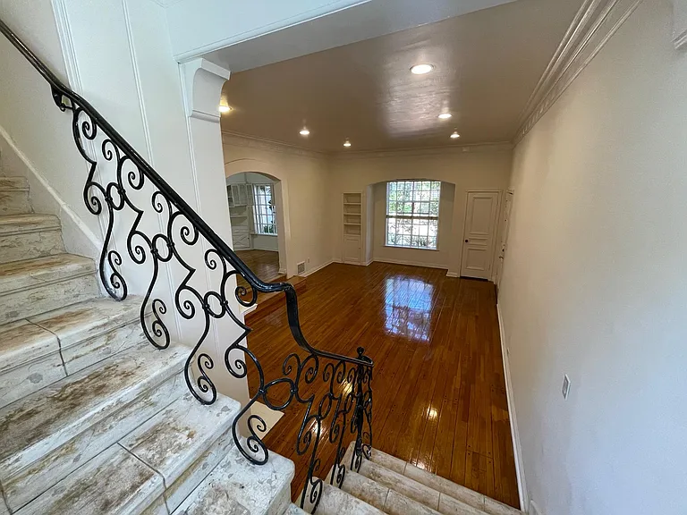 10804 Lindbrook Dr — Photo 8