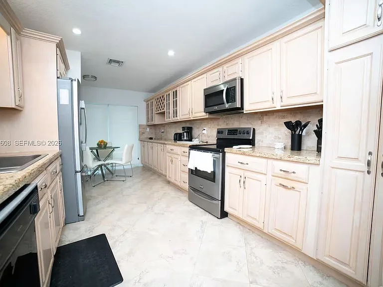 11931 SW 132nd Ave — Photo 5