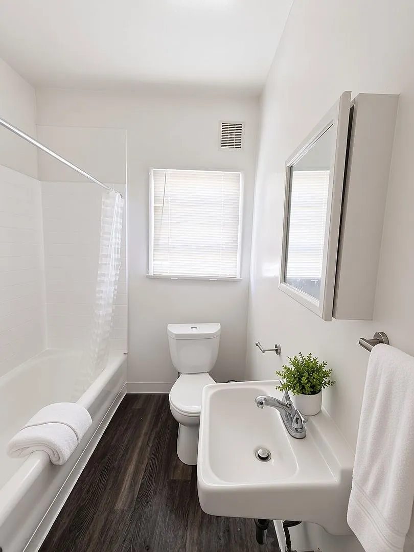 2621 Magnolia Avenue — Photo 3