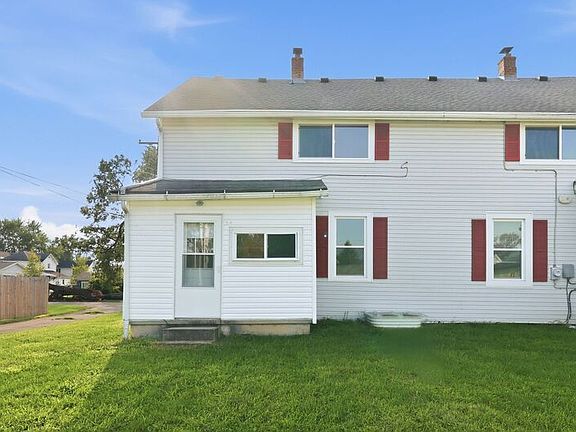 3rd image of 121 Sara St
