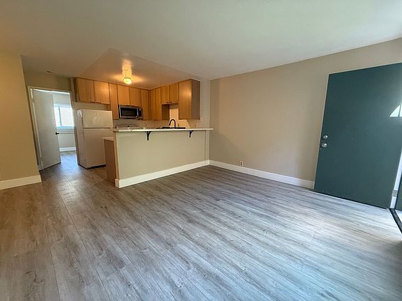5th image of 4122 Marlborough Ave APT 8