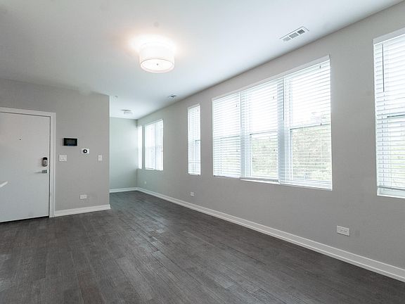 3rd image of 1553 W Hollywood Ave #301