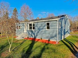 20 Locust St, Assonet, MA 02702