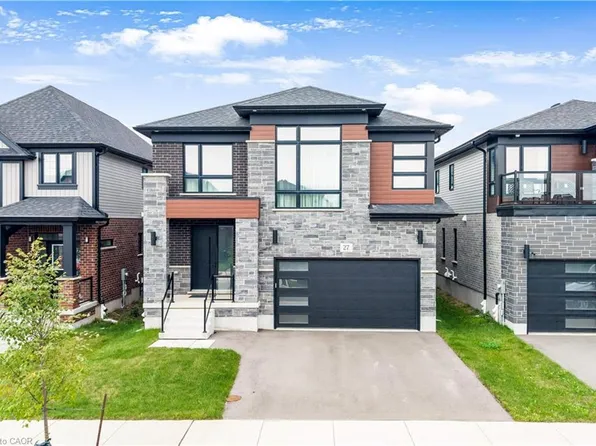 27 Jacob Detweiller Dr, Kitchener, ON N2P 0K7