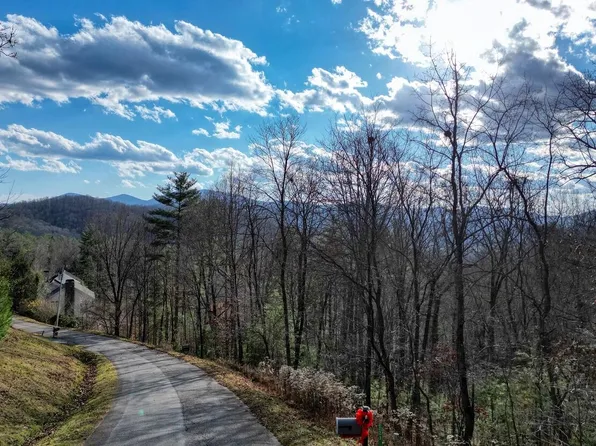 51 Mountain Valley Ct, Blairsville, GA 30512