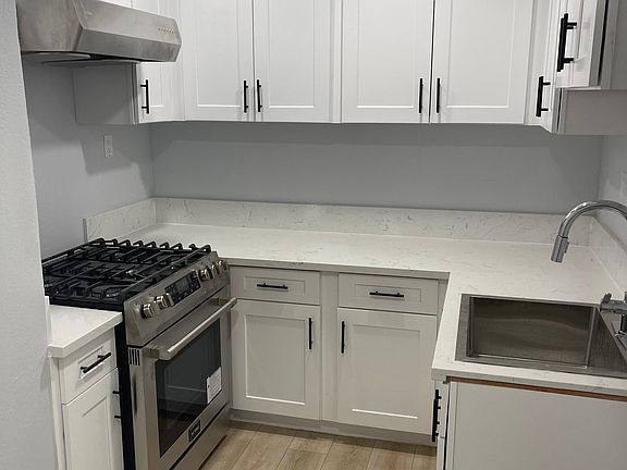 2nd image of 16351 Rochlen St