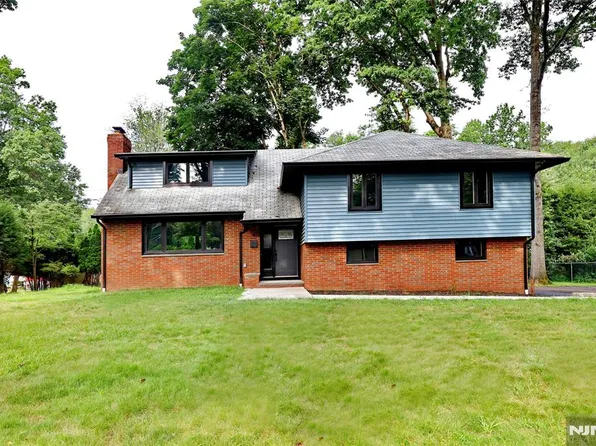 4 Nelson St, Harrington Park, NJ 07640