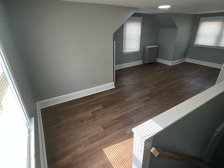 224 Bartlett Ave — Photo 3