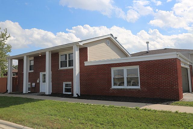 1st image of 7701 S Melvina Ave
