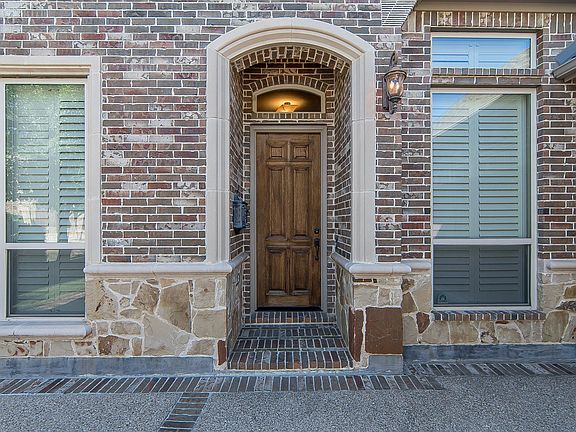 2nd image of 505 Grail Castle Dr