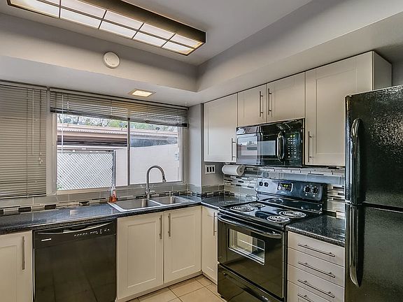 4th image of 1633 E Donner Dr
