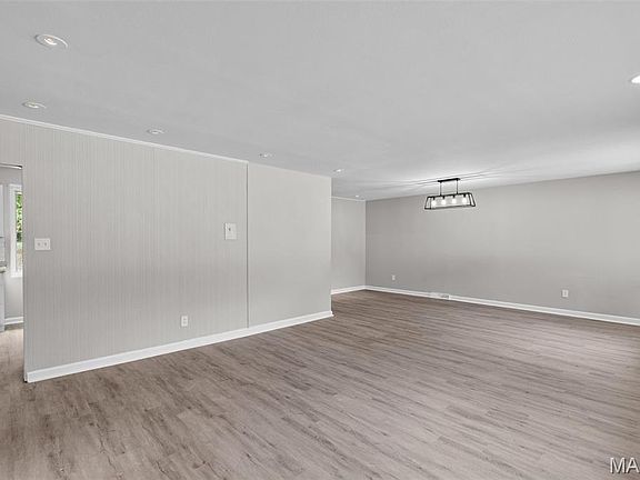 3rd image of 9712 Cambria Dr