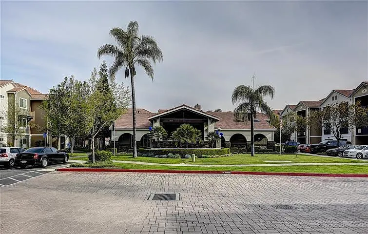 Sierra Oaks — Photo 17