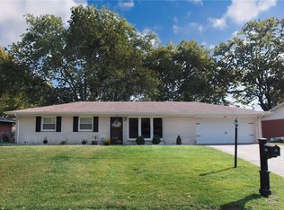 305 Dogwood Ln, Fairview Heights, IL 62208