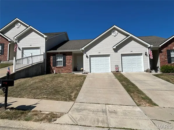 1744 Lexington Pl, Herculaneum, MO 63048