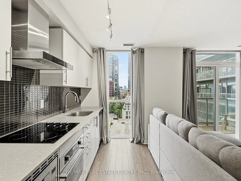 352 Front St W #1010 — Photo 15