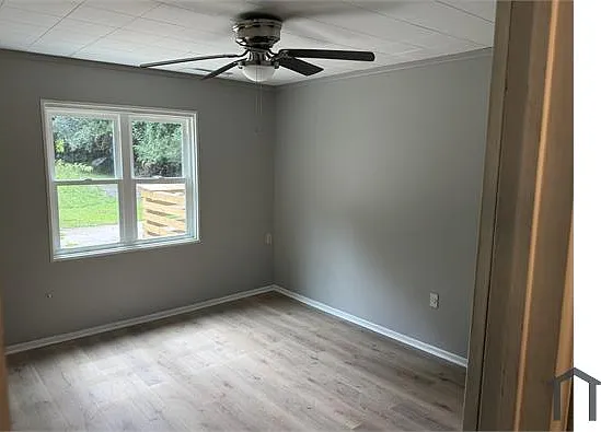 3 bed, 2500 sqft, $1,900 — Photo 2