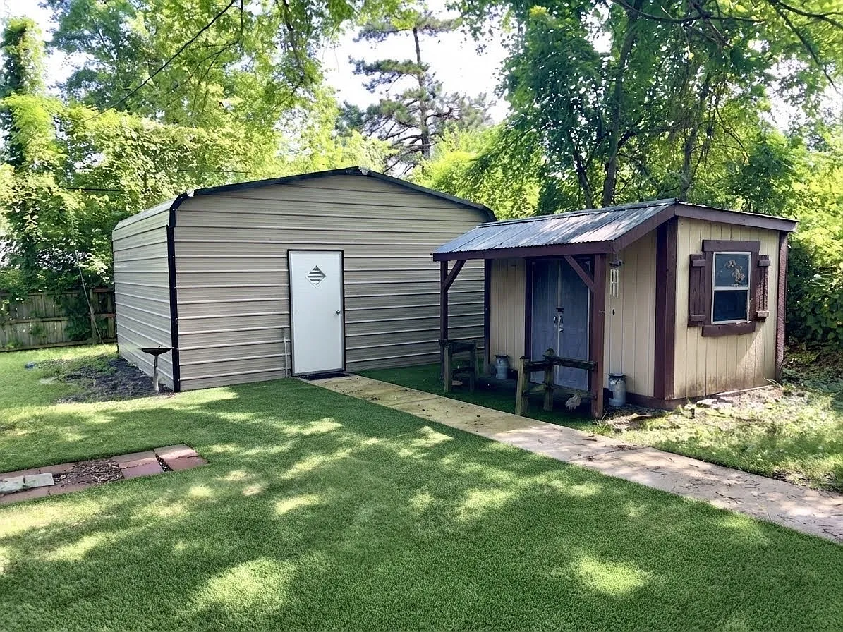 4 bed, 1.5 bath, 1210 sqft, $1,800 — Photo 4